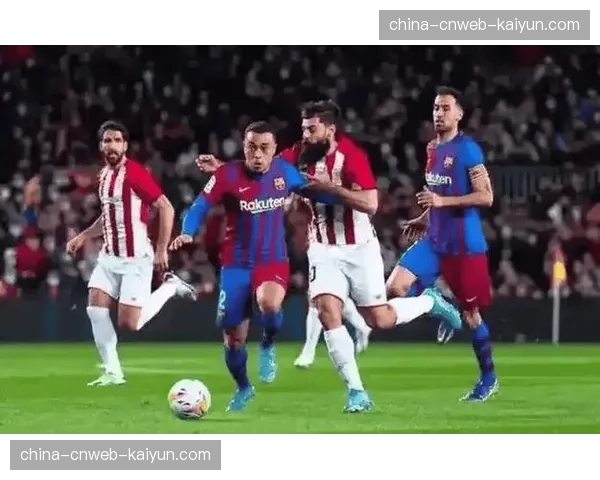 残阵摩纳哥客场挑战巴黎圣日耳曼，伤停10人与三中卫体系能否创造翻盘奇迹？